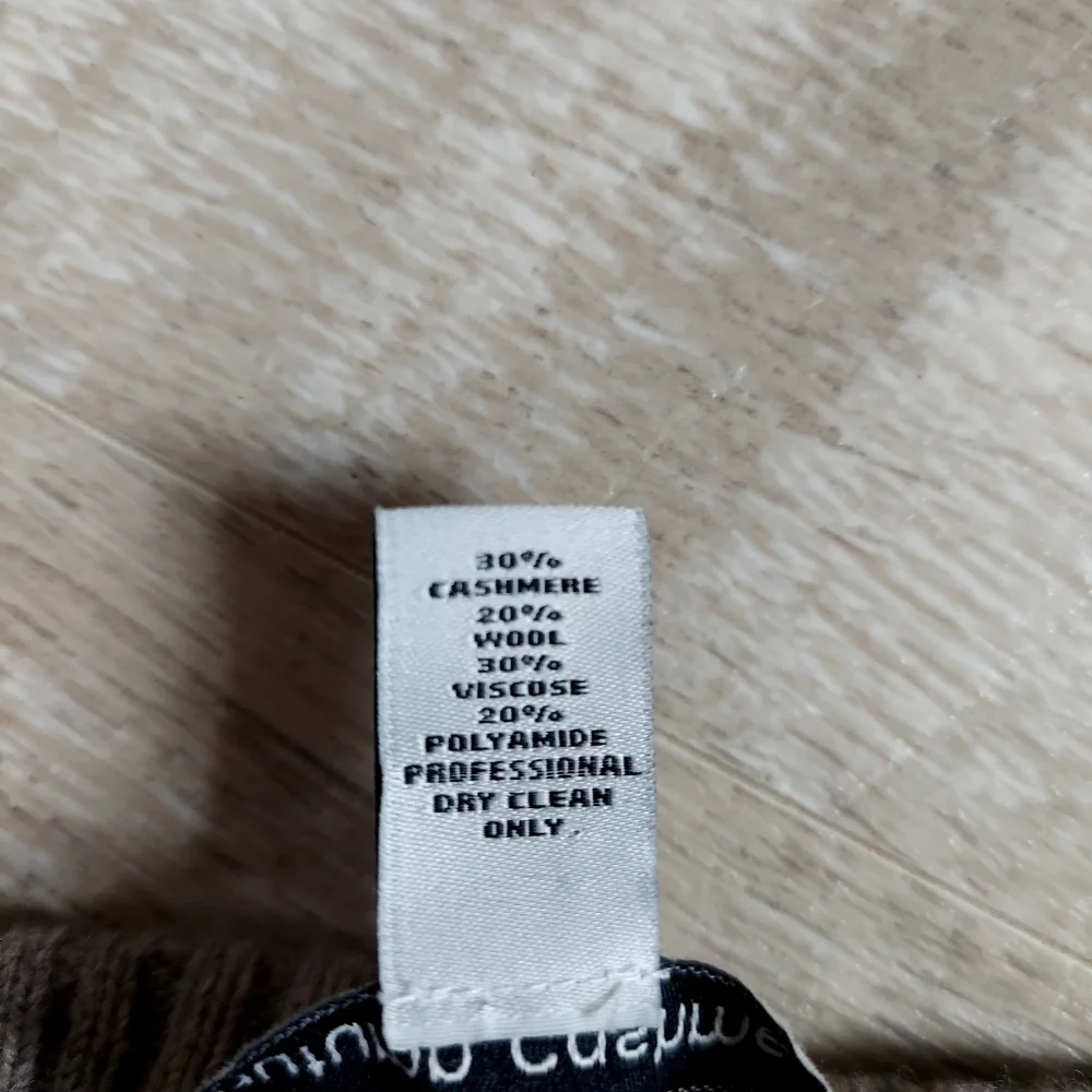 autumn cashmere Distressed Crew Neck Sweater - Picture 15 of 15